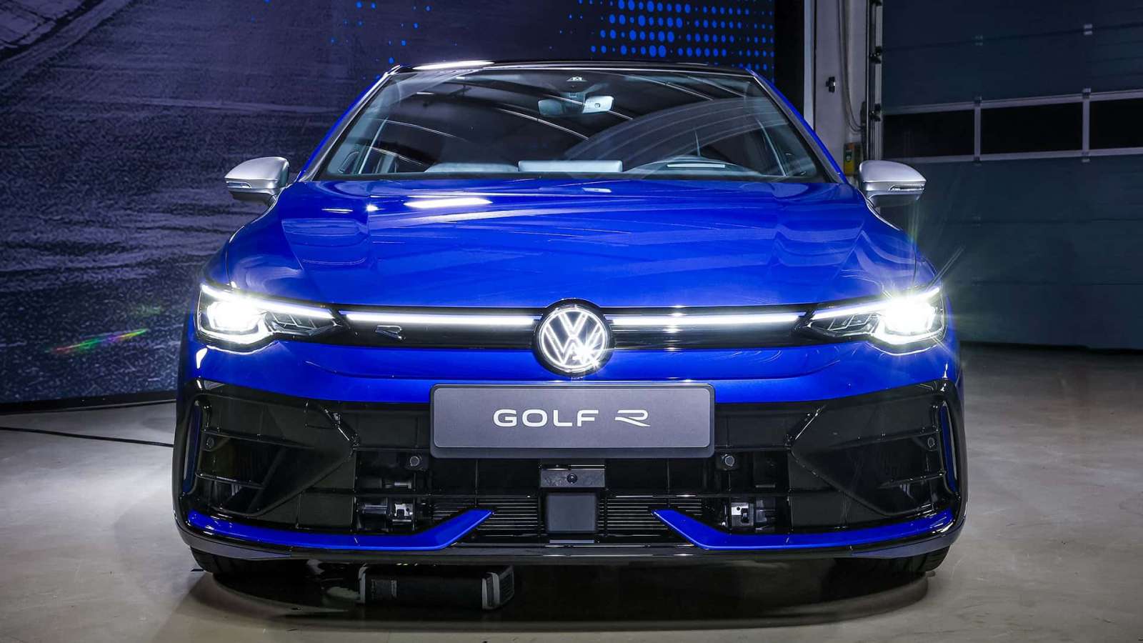 Πρεμιέρα για το ανανεωμένο Volkswagen Golf R με 333 άλογα